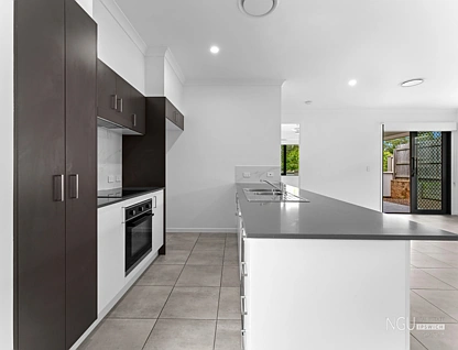 2/18 Foxtail Road, Ripley, QLD 4306, 3房, 2浴, Unit
