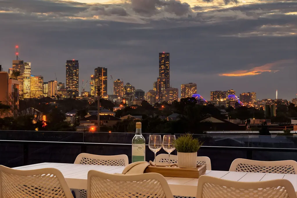 Coorparoo 3غرفة نوم Opportunity Awaits, Sunset, Skyline, Story Bridge, All From Your Living Room
