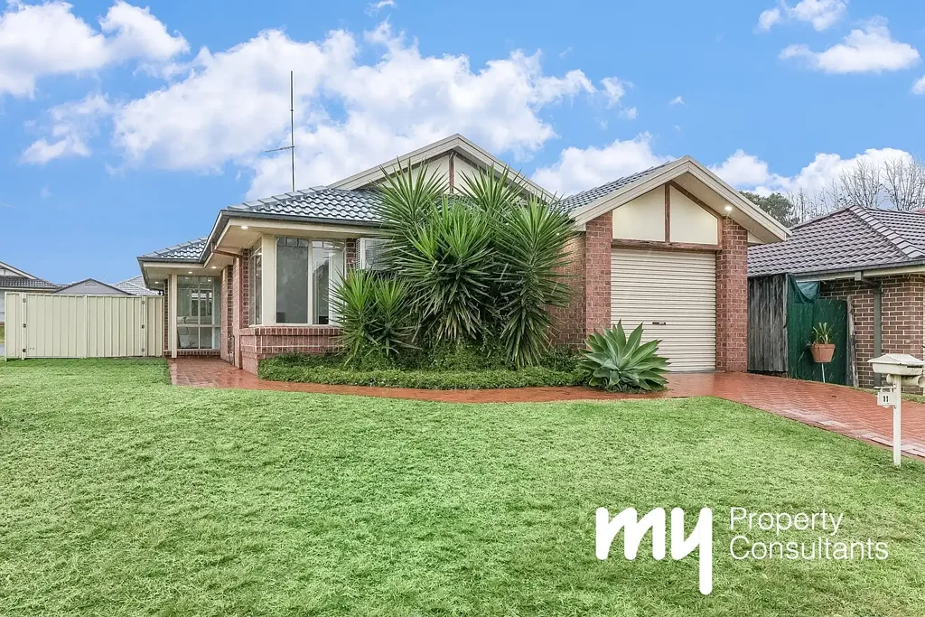 11 Fiveash Street, St Helens Park, NSW 2560