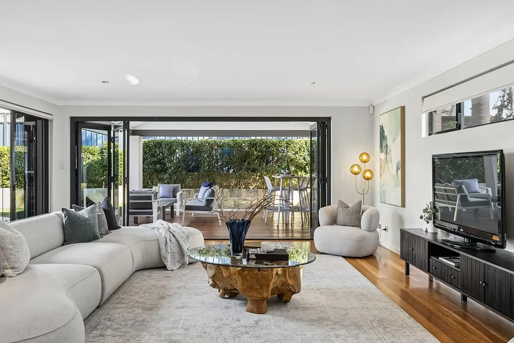 Jolimont 4Kwarto A grand home that continues to impress!