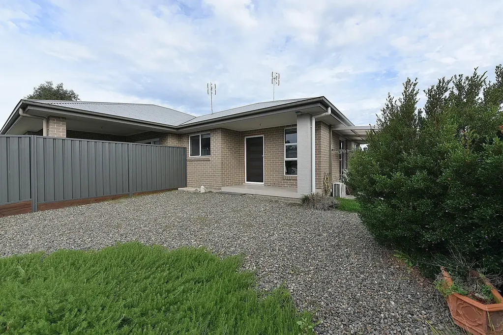 Near New 2-Bedroom Duplex with Modern Comfort