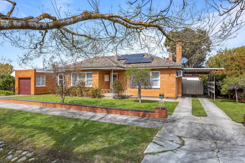 Charming Retro Style Home - Perfect for Family Living!
