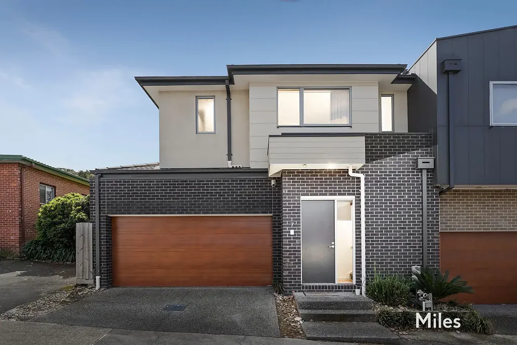 Rosanna 3房 Rosanna Village 门口的宁静与时尚 Serene & Stylish on the Doorstep of Rosanna Village