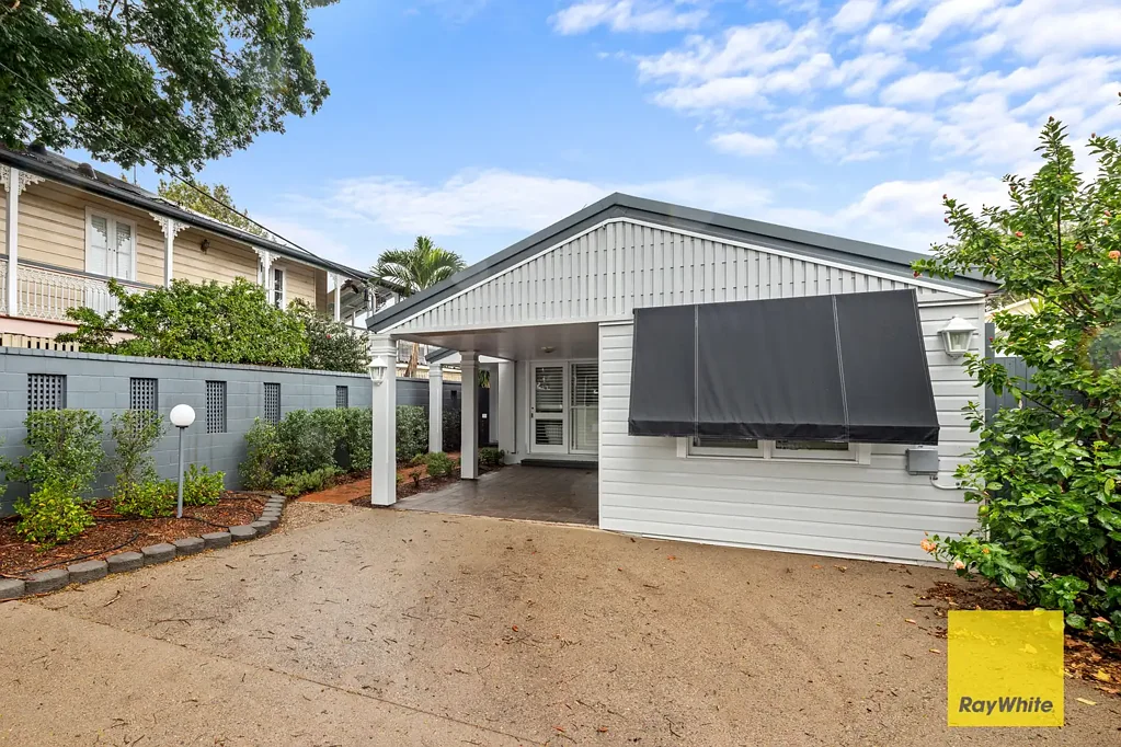 Hendra 3 Slaapkamer Single Leveled Family Living in Coveted Hendra