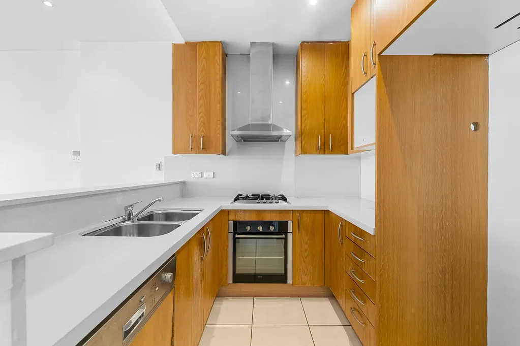 Top Floor Penthouse with Large Roof Top Terrace