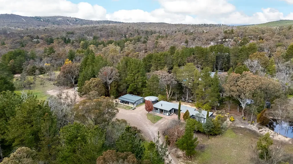 Wamboin Beautifully Renovated Home & Separate Granny Flat