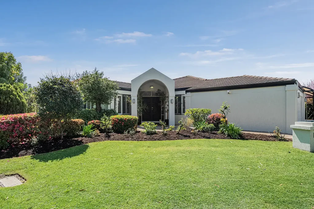 Canning Vale 4Phòng ngủ Spacious Family Living on a Generous 702sqm Corner Block in Canning Vale