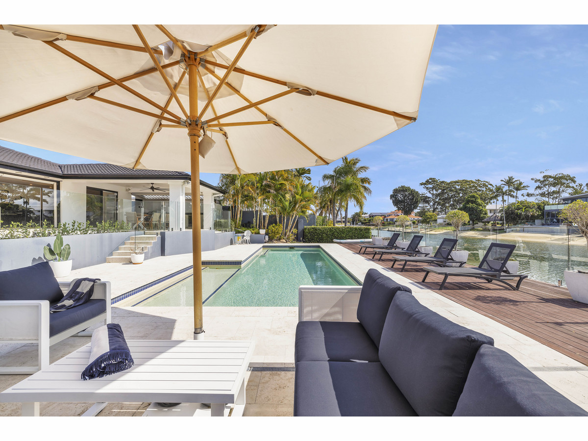 15 PARK AV, BROADBEACH WATERS QLD 4218, 0 Bedrooms, 0 Bathrooms, House