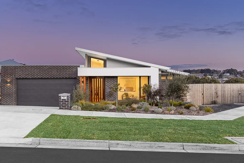 Brown Hill 4Moenga Contemporary Elegance with Space, Style & Views