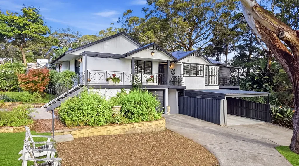 Bateau Bay 4ห้องนอน Leafy Coastal Sanctuary with Timeless Character and Flexible Family Living
