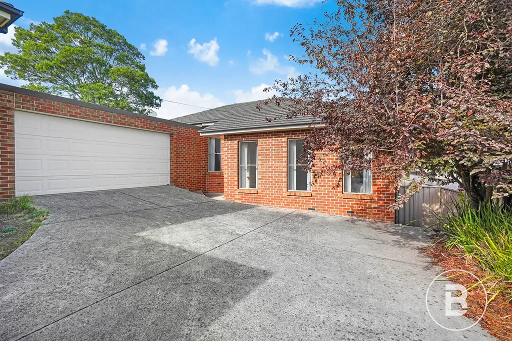 Mount Pleasant 3Zimmer IMMACULATE, LOW-MAINTENANCE LIVING IN PRIME MOUNT PLEASANT LOCATION.