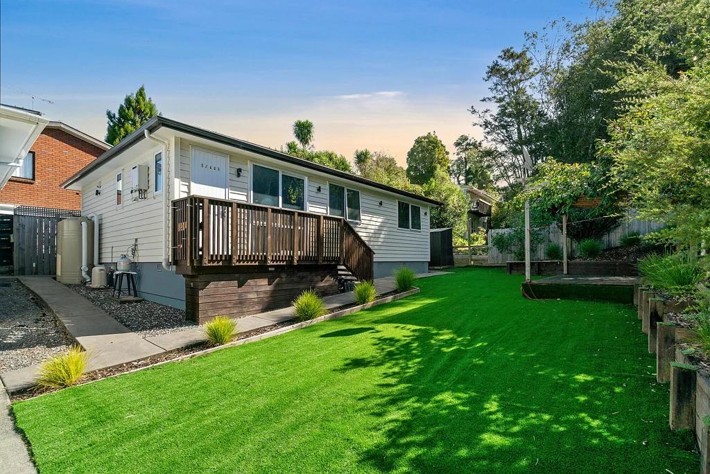 New Lynn 3房 诚意出售！ 338㎡全幅地现代3+1房，毗邻New Lynn商铺咖啡馆，高性价比之选 Owners want action!
