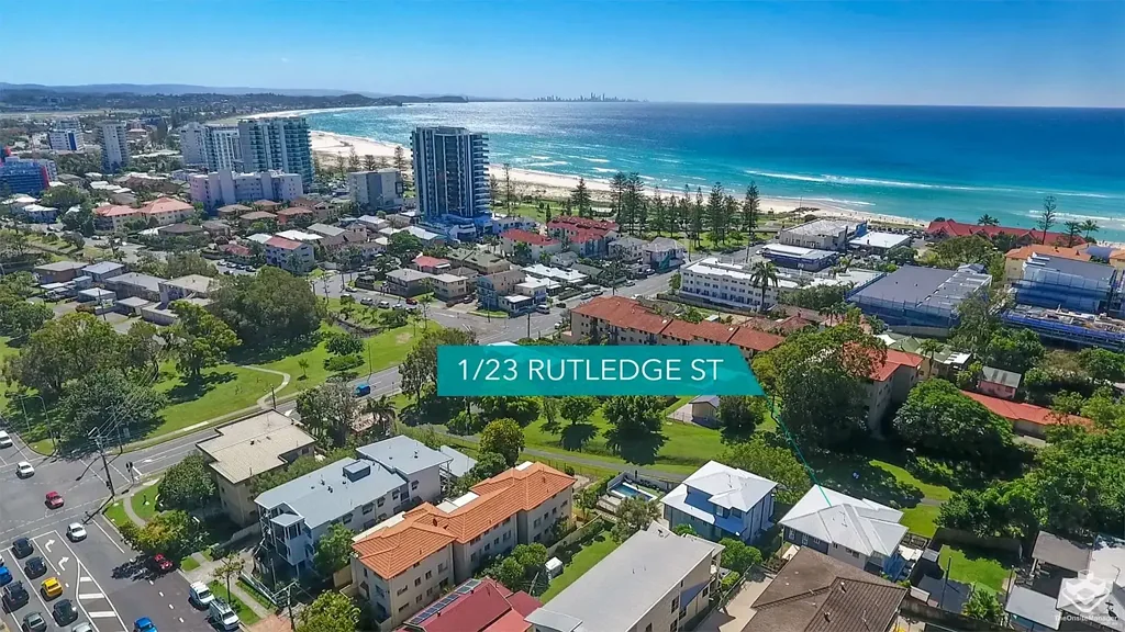 Fully furnished property walking distance from Kirra beach