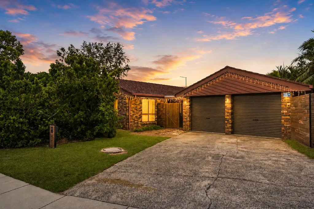 Bellbowrie 3ਬੈੱਡਰੂਮ Convenient Locale with Storage Galore