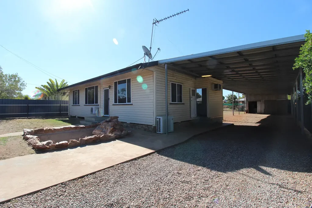 COSY 3 BEDROOM HOME IN SOLDIERS HILL!!