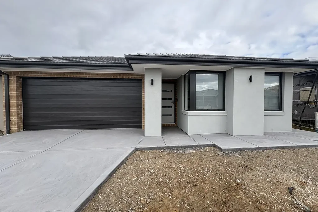 BRAND NEW 4 BEDROOM HOME WITH PREMIUM FINISHES