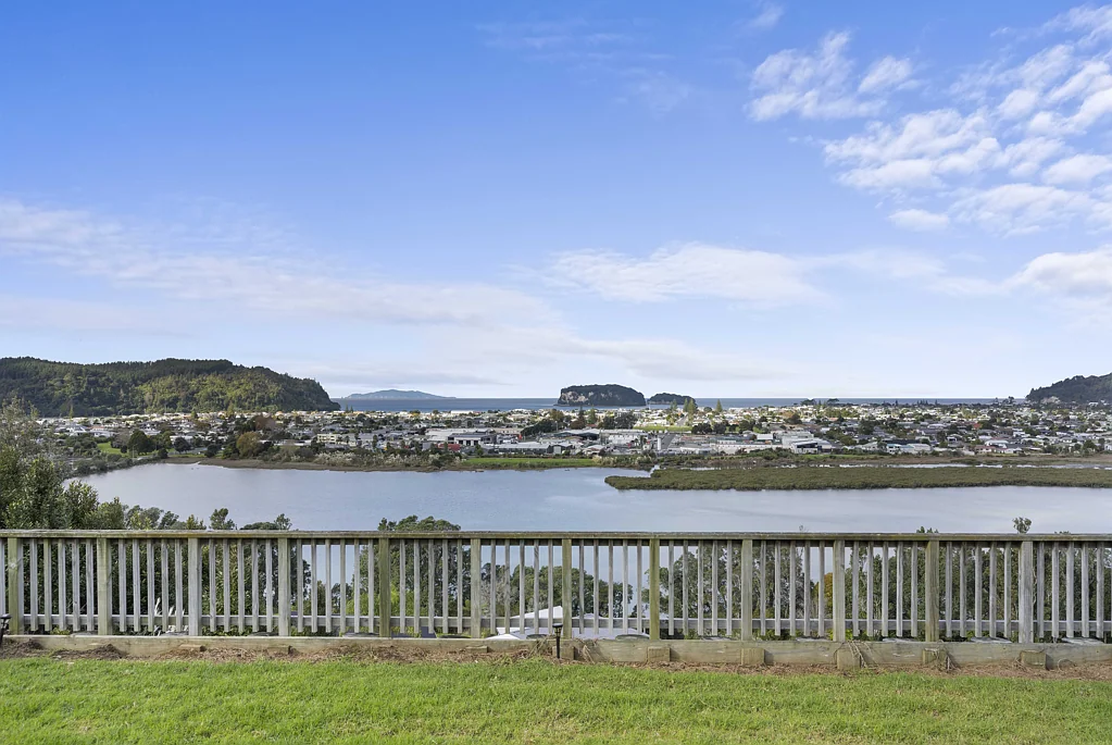Whangamata 9569㎡稀缺大地！坐拥海港+码头+小镇全景，驱车7分钟抵达小镇中心！ Outstanding views across Whangamata