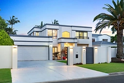 13 Tranquility Circuit, Helensvale