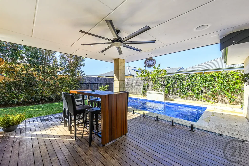 Dawesville 4 Bedroom EXPANSIVE EXECUTIVE FAMILY HOME WITH POOL & SIDE ACCESS