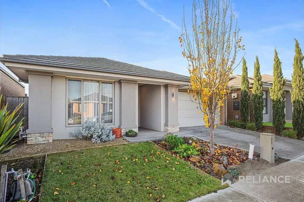 Stylish Family Home in Riverwalk Primary school Zone!!