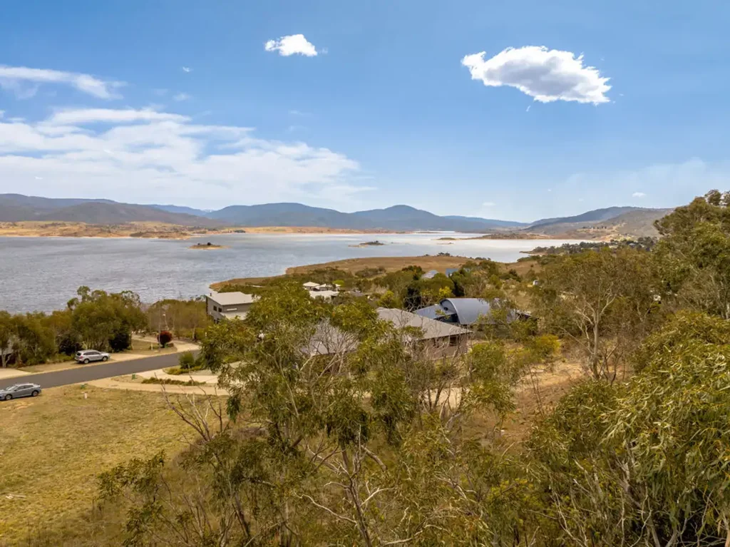 East Jindabyne Large vacant parcel ready to be built on with lake and mountain views!