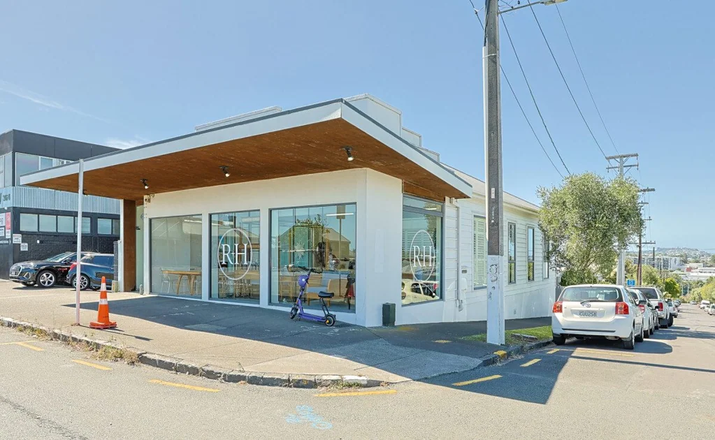 Grey Lynn High-exposure corner commercial - Grey Lynn