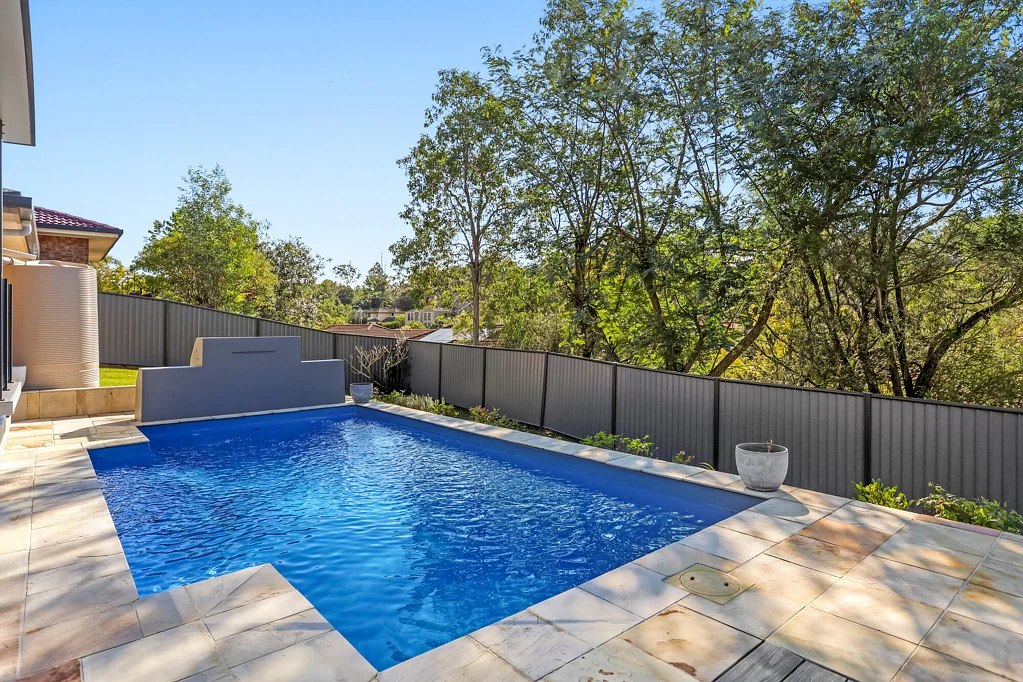 Pacific Pines 4ਬੈੱਡਰੂਮ A Move-In Ready Family Home Offering Space, Style and Unforgettable Outdoor Living!