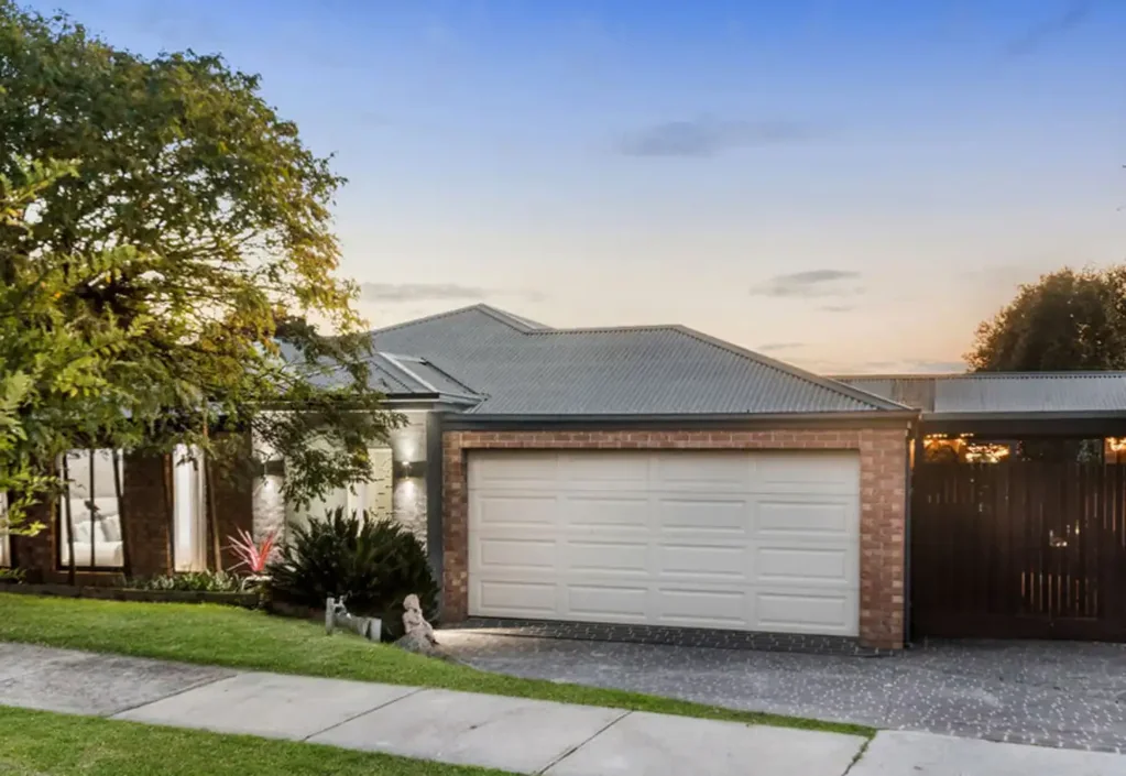 10 Joan Court, Skye, VIC 3977