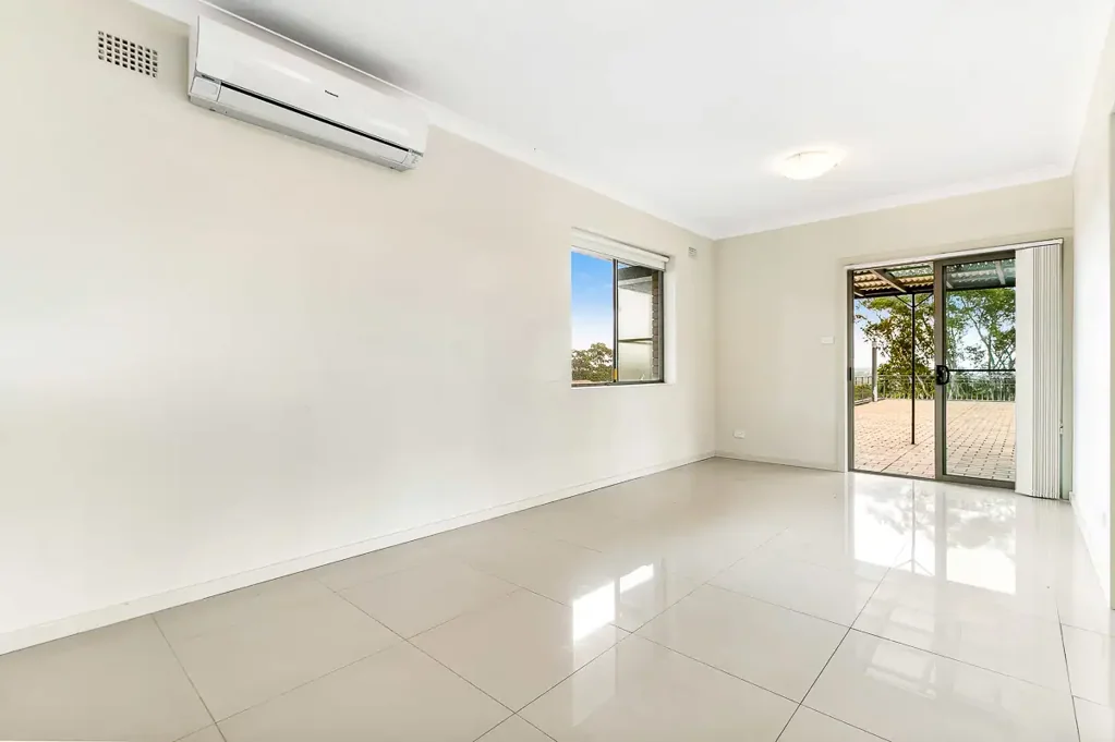 RENOVATED PENTHOUSE IN FANTASTIC LOCATION