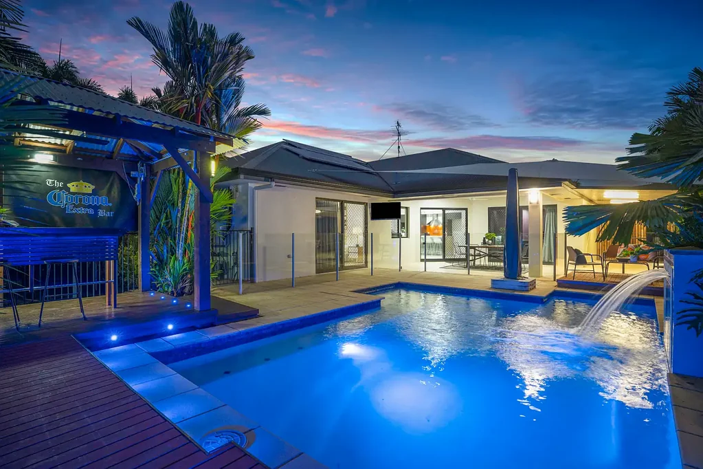 Redlynch 4Kwarto Stylish Family Entertainer in Sought After Vistas North