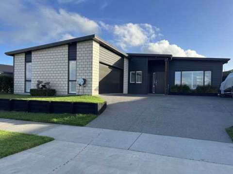 Te Kauwhata 4房  Lakeside Living At It's Finest