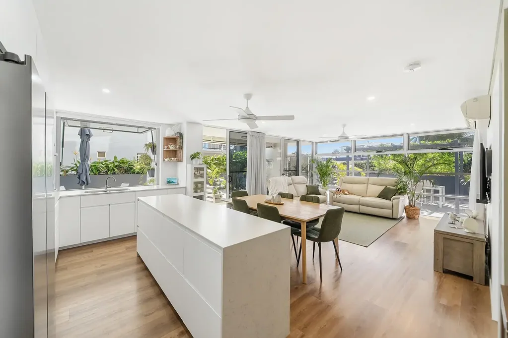 Scarborough 3ਬੈੱਡਰੂਮ CONTEMPORARY COASTAL LIVING WITH EXPANSIVE COURTYARD & FLEXIBLE DUAL-KEY DESIGN