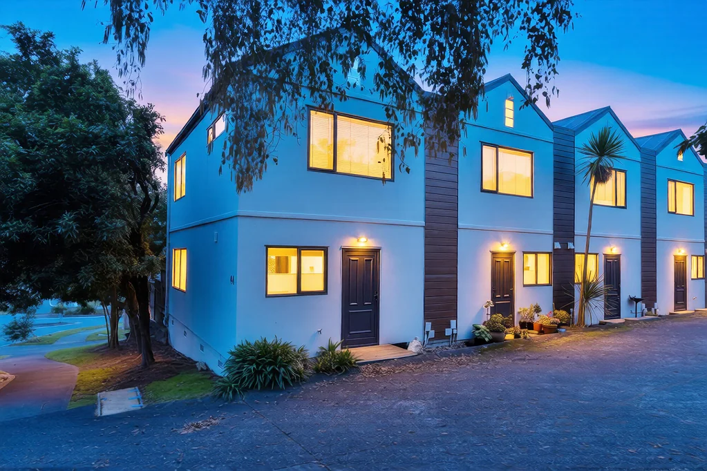 Oteha 2 Bedroom Convenient, Comfortable & Carefree Living.