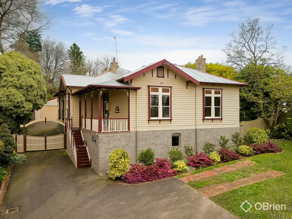 Warragul 4Phòng ngủ INCREDIBLE OPPORTUNITY TO SECURE ONE OF WARRAGUL'S FINEST INNER TOWN LANDMARK PROPERTIES !!!