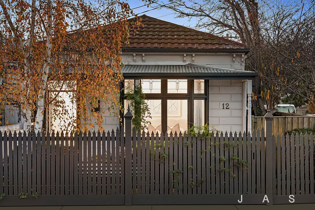 Footscray 2Moenga Period Charm, Contemporary Comfort, Walk-To-Everything Convenience