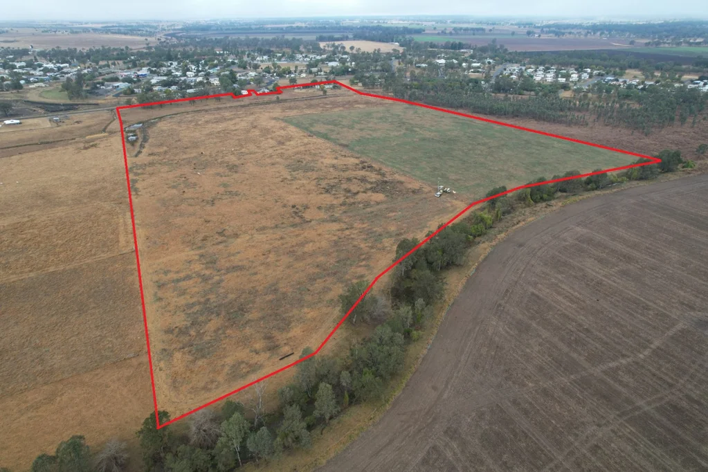 Monto Modern Home with 50 Acres on Edge of Monto!