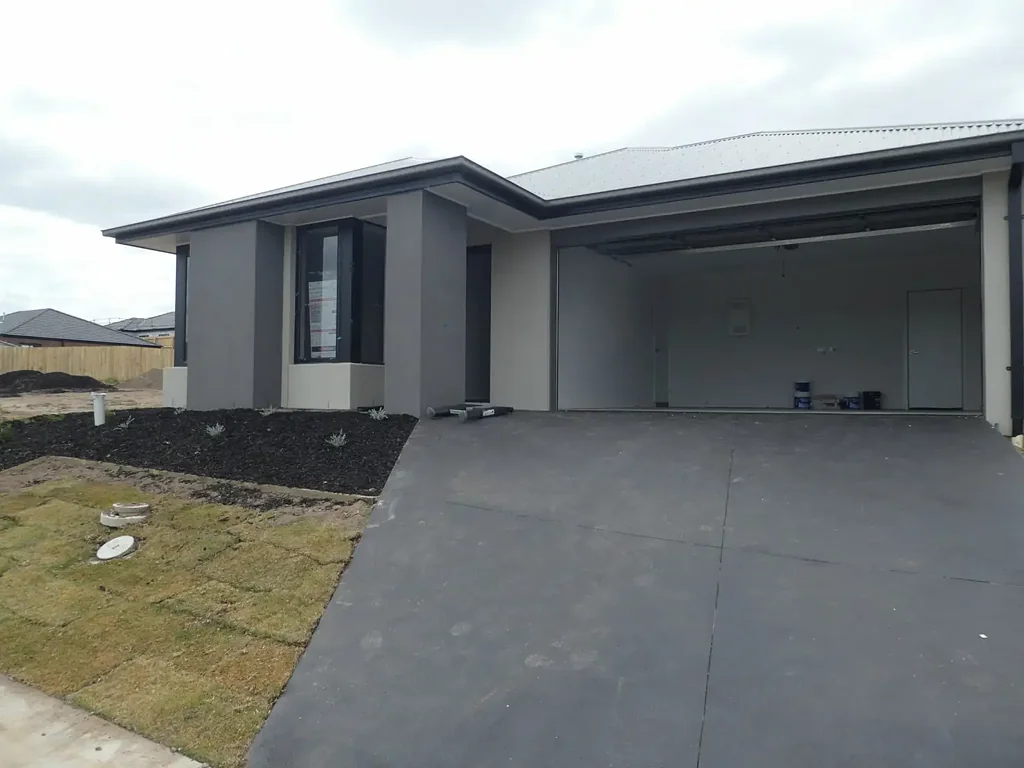 18 BOTTLEBRUSH WAY