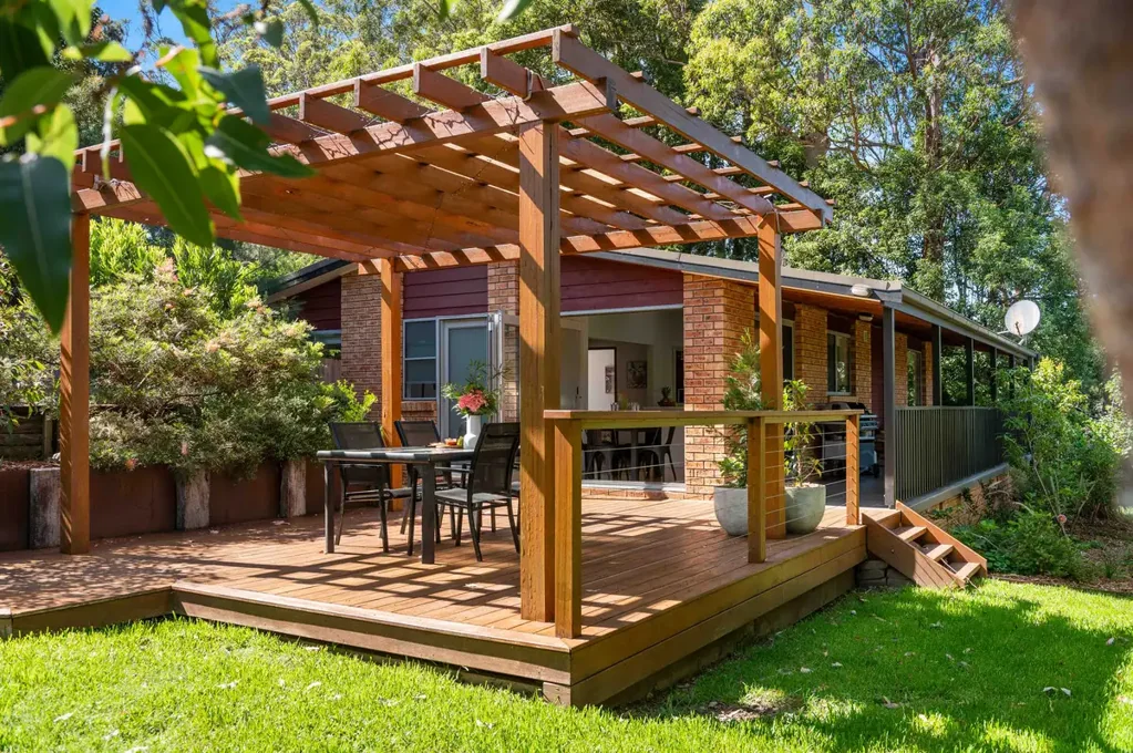 Peaceful Berry Home Close to Town