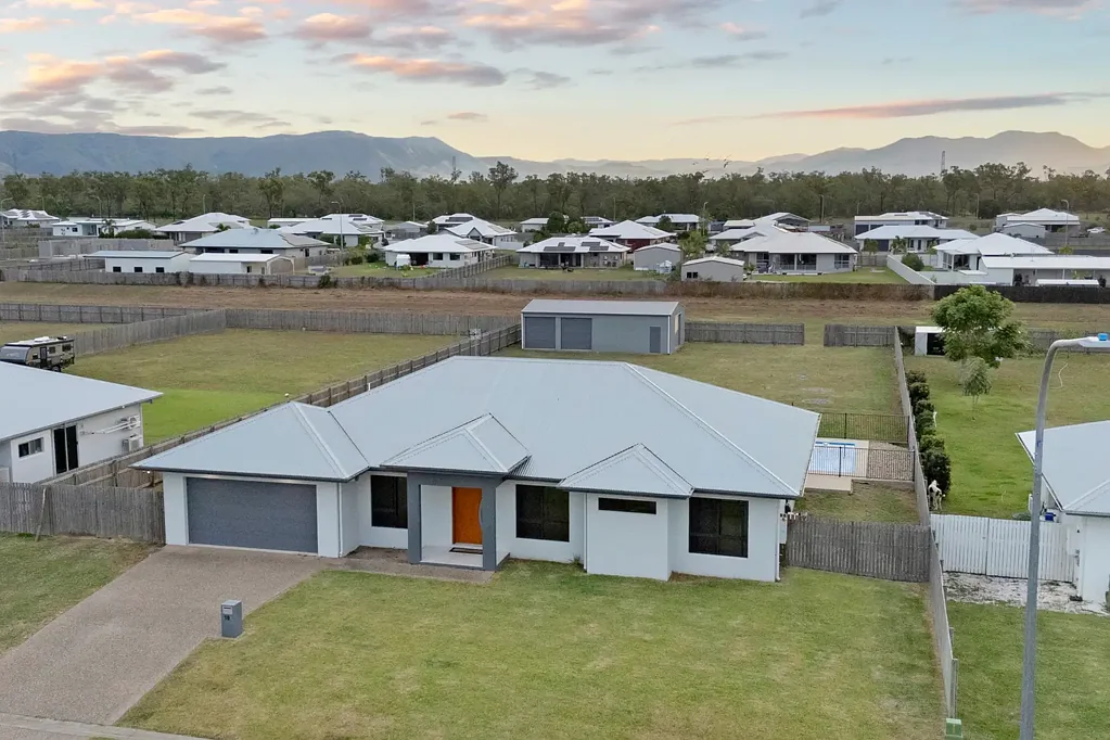 Alice River 4 Bedroom •	Sunsets, Space & Serenity on Banjo - Big Shed