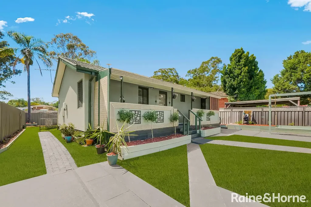 Macquarie Fields 3कमरा Modern Family Living with Parkside Location, Pool and Exceptional Features