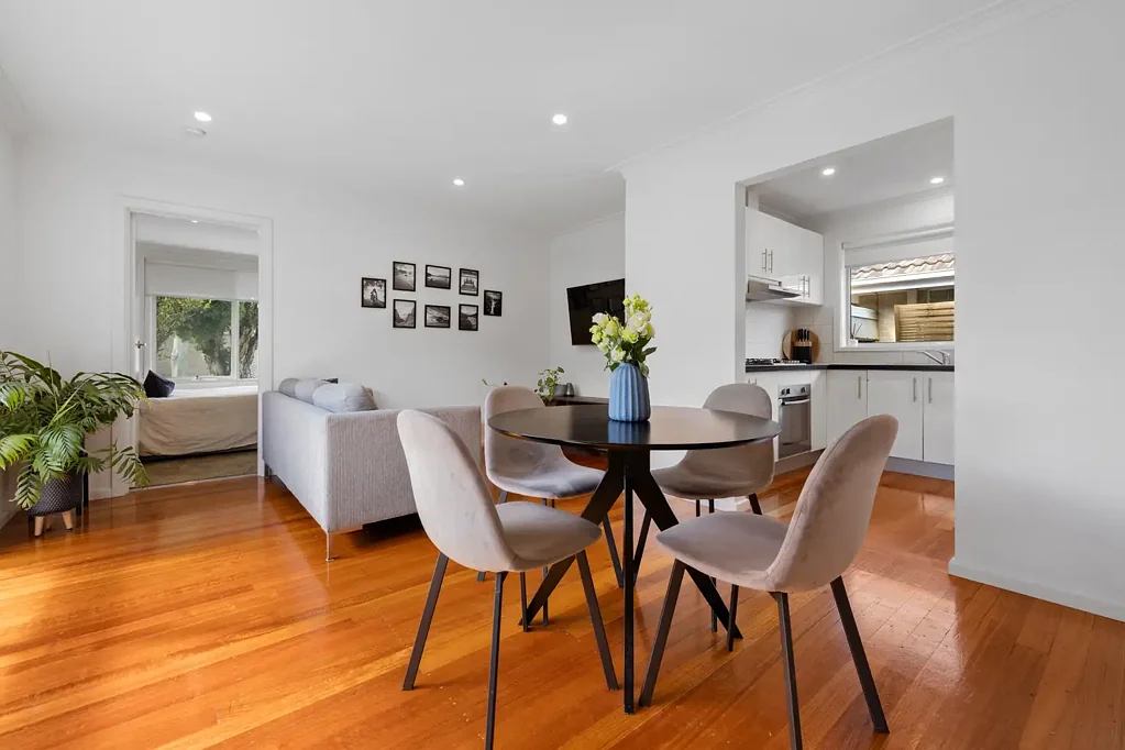 Mentone 2房  Stylish Low-Maintenance Living in a Prime Mentone Location