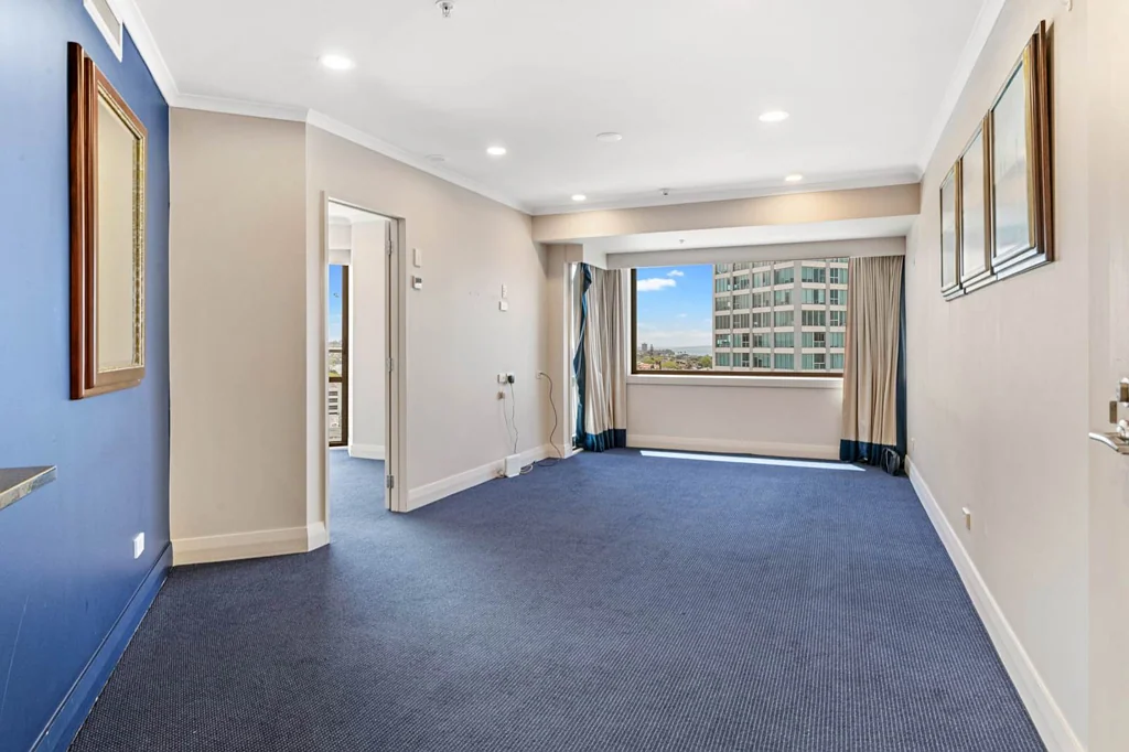 Semi furnished apartment in Takapuna with carpark