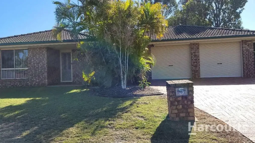 Welcome to 5 Rosella Way in Beautiful Eli Waters!