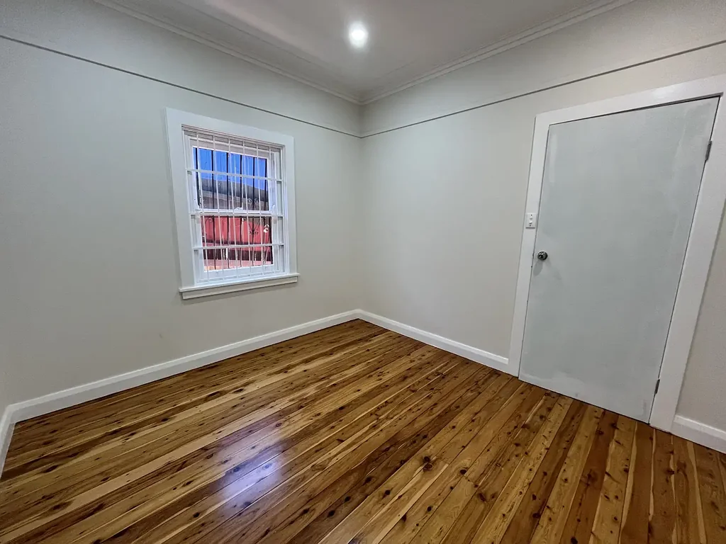 Recently Renovated One-Bedroom Unit in the Heart of Rockdale