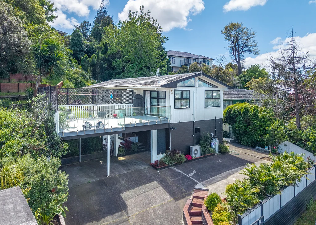 Pakuranga Heights 3ห้องนอน Elevated River-View Living - A Rare Offering