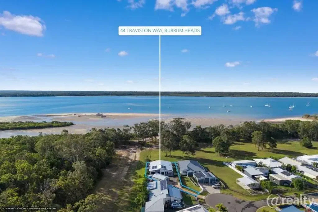 Burrum Heads 4 Bedroom Beautiful natural outlook in Burrum Heads.