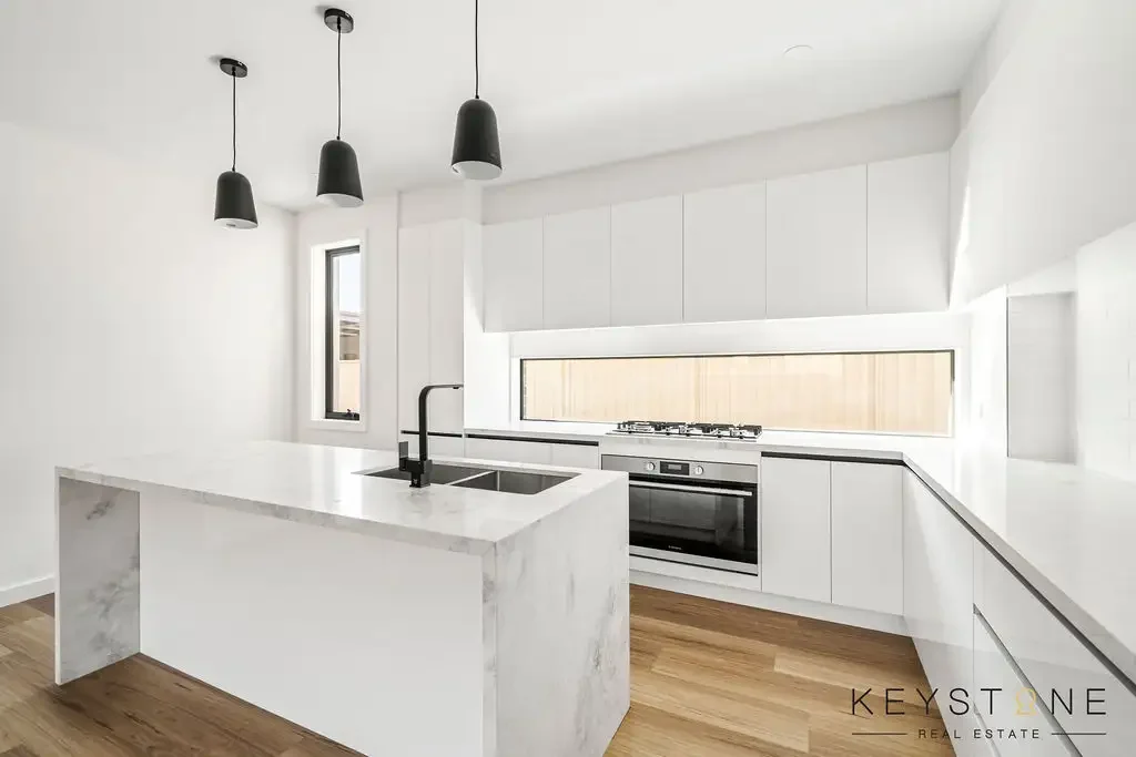 Thomastown 4 Slaapkamer Experience Modern Living at Its Finest: Brand-New Townhouses in Prime Thomastown Location!