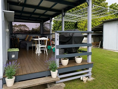 Tin Can Bay 1房  Park Cabin With The Lot - Including Water Views!