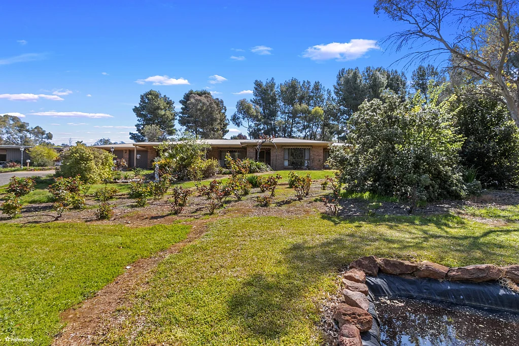 6 Hentschke Road, Clare, SA 5453