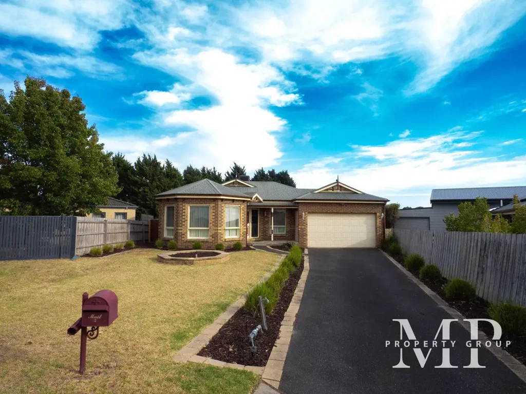 Large Family Home in Quiet Cul-De-Sac